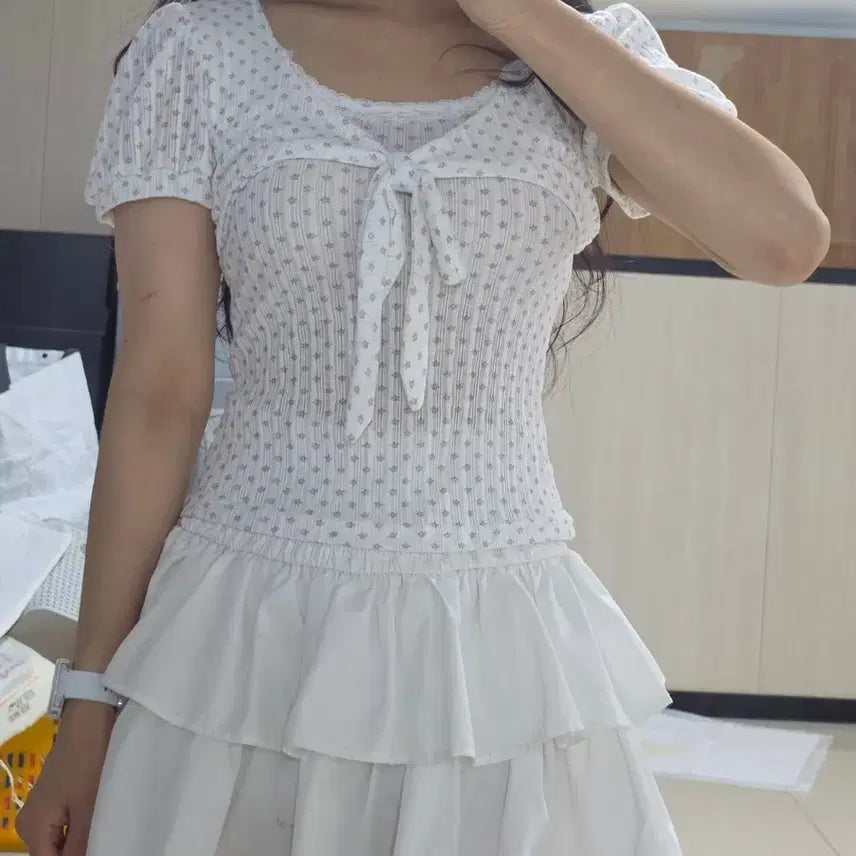 [BUNJANG] Floral Print Short-Sleeve T-Shirt / 잔꽃 반팔티 팔아요(새상품)