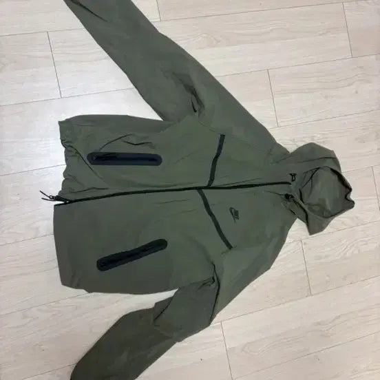 [BUNJANG] Nike Tech Windrunner Jacket Khaki / 나이키 테크 윈드러너 카키