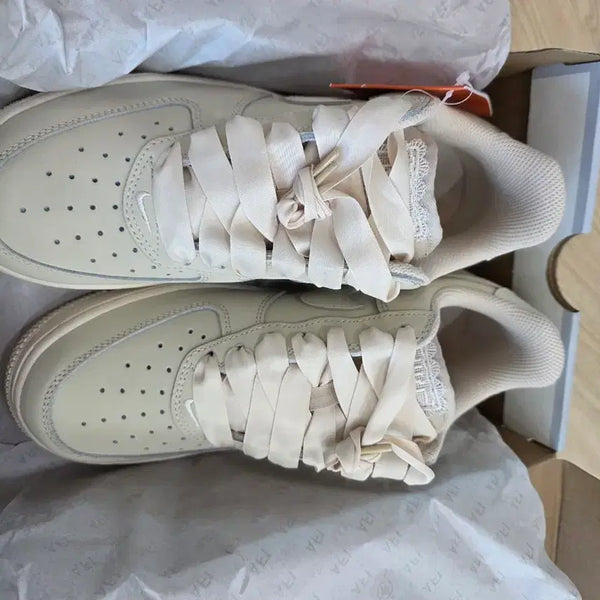 [BUNJANG] Nike Air Force 1 Women's Retro Sneakers (Beige, Size 240) / 나이키(정품) 에어포스 1여성 레트로  새상품