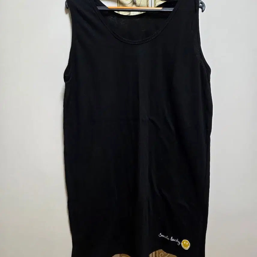 [BUNJANG] Layered Sleeveless T-shirt with Smile Charm / 레이어드 나시티