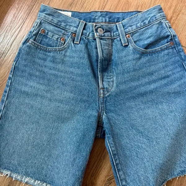 [BUNJANG] Levi's 501 Mid-Wash Denim Shorts Size 25 / 리바이스 중청 501 반바지 25사이즈