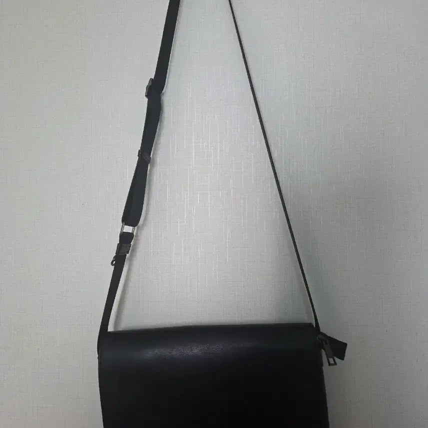 [BUNJANG] Hazzys Men's Black Logo Colorblock Soft Messenger Bag (S) / 헤지스 남성 숄더백 블랙 S