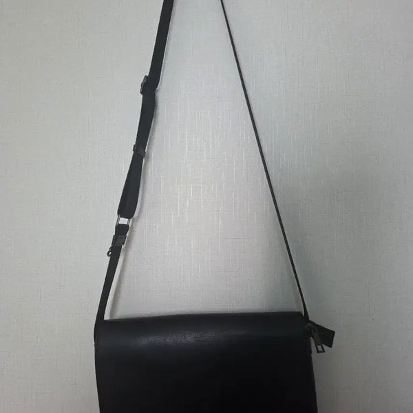 [BUNJANG] Hazzys Men's Black Logo Colorblock Soft Messenger Bag (S) / 헤지스 남성 숄더백 블랙 S