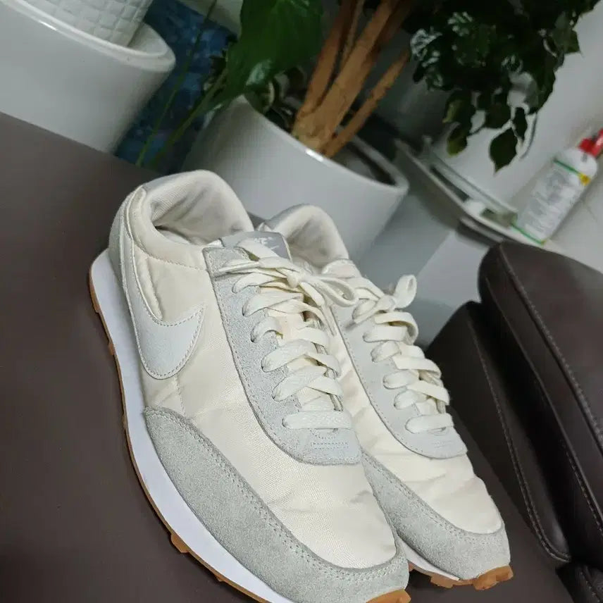 [BUNJANG] Nike Waffle Racer Beige Suede Sneakers (270) / 나이키 와플레이서 운동화  베이지 스웨이드 270