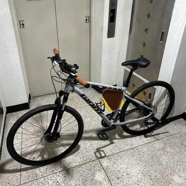 [BUNJANG] Giant Reign M Size Bicycle / 자이언트 롬 M사이즈 판매합니다