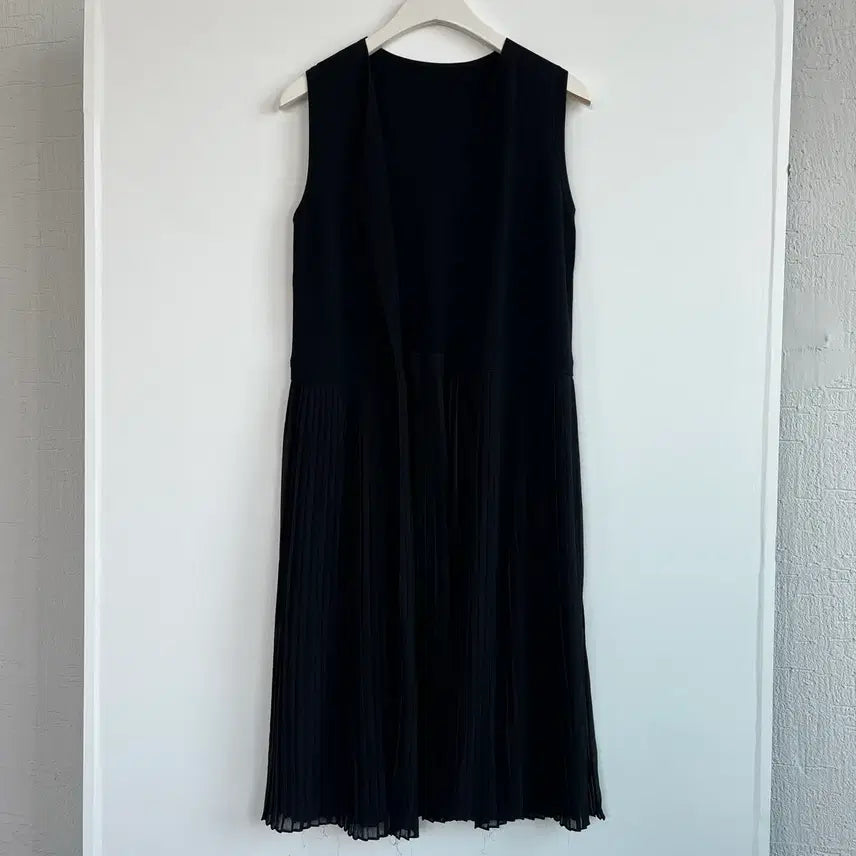 [BUNJANG] Black Pleated Sleeveless Dress Cardigan Set / 블랙 플리츠 트임 민소매 원피스 가디건