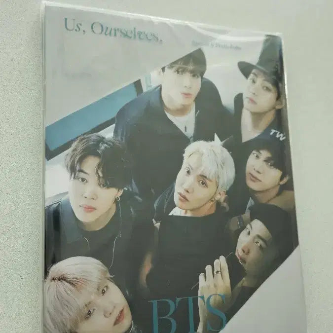 [BUNJANG] BTS 'Us, Ourselves.' Photobook / (택포) BTS 화보집