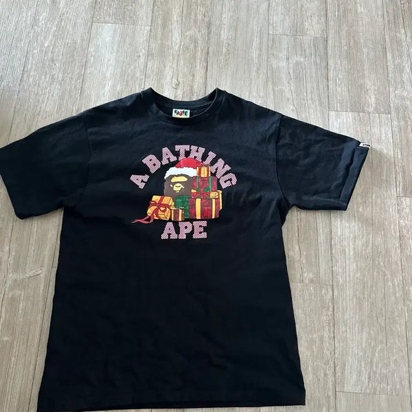 [BUNJANG] BAPE Christmas Edition Short Sleeve T-Shirt / 베이프 프레젠트 반팔