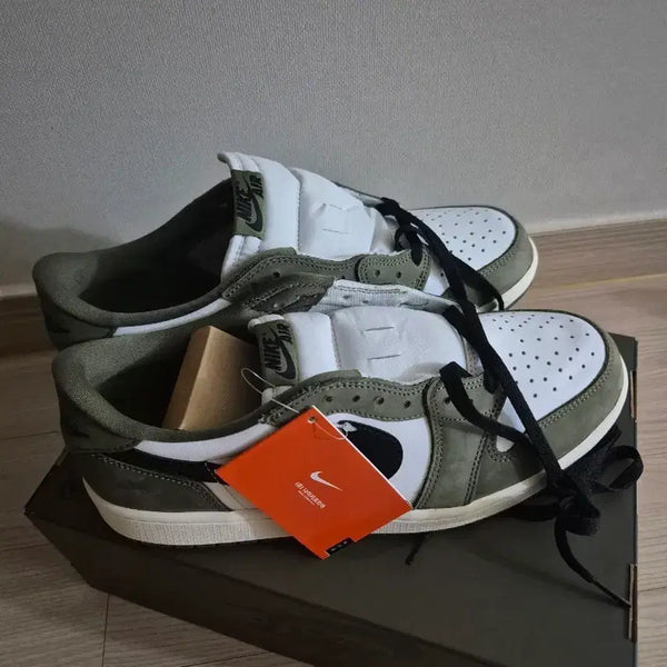 [BUNJANG] Nike Air Jordan 1 Low Olive Box Cutting / 나이키 에어조던 1 로우 올리브 박스커팅
