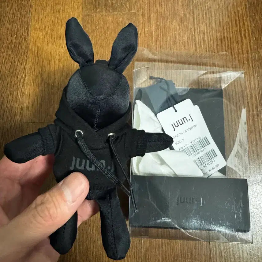 [BUNJANG] Juun.J Hooded Bunny Keyring Black / 준지 후드 버니키링