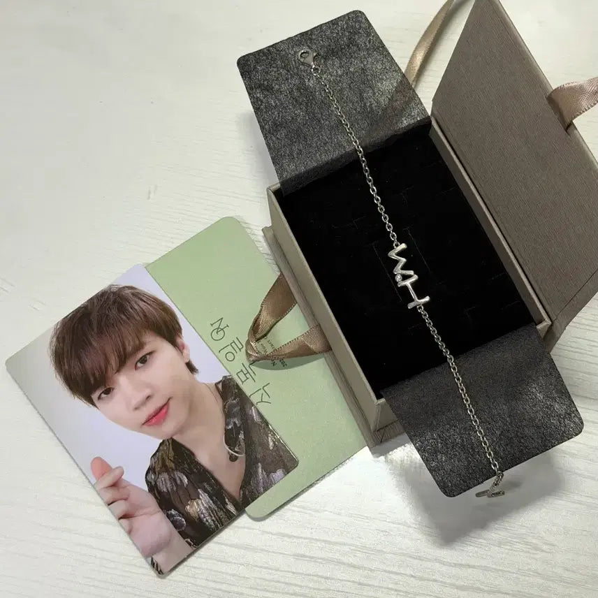 [BUNJANG] Nam Woo Hyun 'Song of the Tree Day' Bracelet (Includes Photocard, Full Set) / 남우현 식목일on 팔찌(포카포함 풀셋)