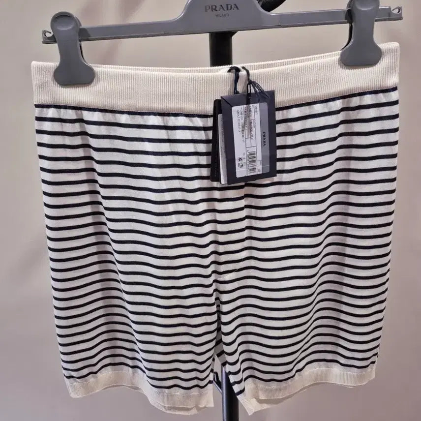 [BUNJANG] Prada Genuine New Silk Triangle Logo Stripe Bermuda Shorts Size 48 / 프라다 정품 새상품 실크 삼각로고 스트라이프 버뮤다 쇼츠 반바지 48사이
