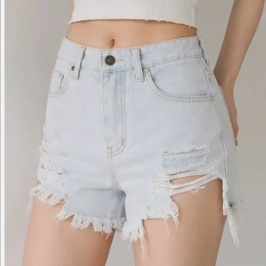 [BUNJANG] Ice Blue Light Wash Denim Cut-off Shorts / @허얇엉큰핏 워터밤 강추@아이스블루 연청 스크레치 숏팬츠 핫팬츠