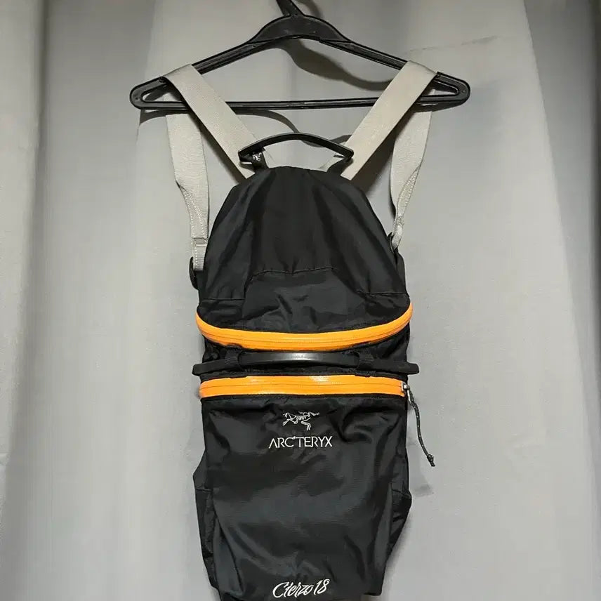 [BUNJANG] Arc'teryx Seaso 18 Backpack Black Orange / (F) 아크테릭스 시에조 18 백팩 블랙 오렌지