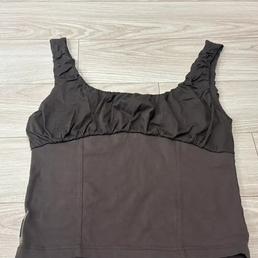 [BUNJANG] Seric Shirring Sleeveless Top Charcoal / 세릭 셔링 나시 챠콜