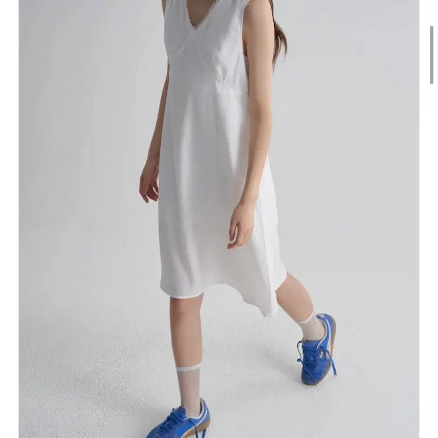 [BUNJANG] 8SECONDS V-Neck Sleeveless Long Dress / 에잇세컨즈 브이넥 슬리브리스 롱원피스 (325771LY50)