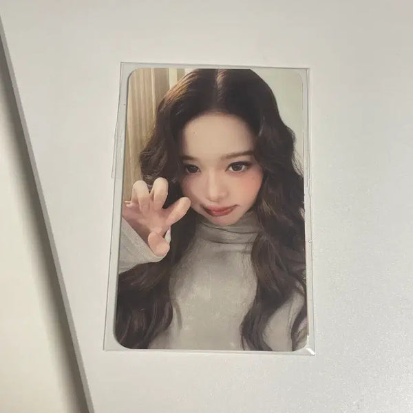 [BUNJANG] Jang Wonyoung Dyson Limited Edition Photocard (Sealed) / 장원영 다이슨 한정판 포카/미개봉