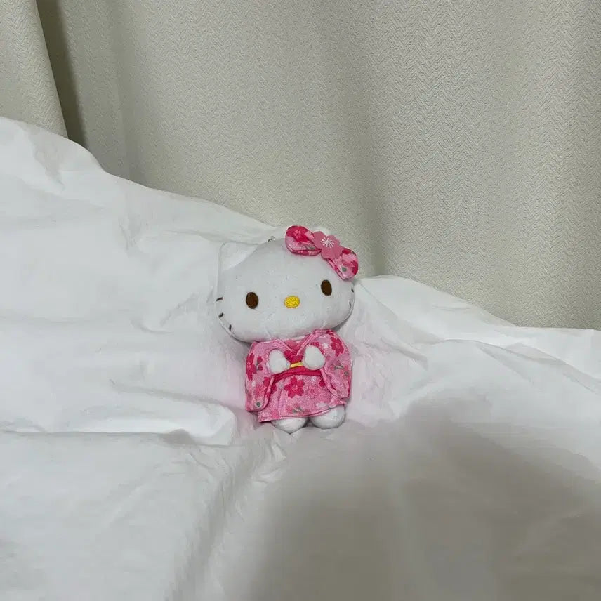 [BUNJANG] Hello Kitty Kimono Keychain / 일본 기모노 헬로키티 키링