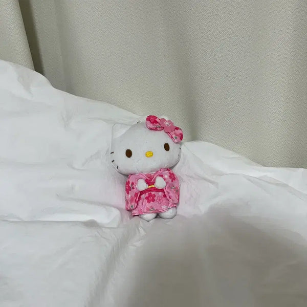 [BUNJANG] Hello Kitty Kimono Keychain / 일본 기모노 헬로키티 키링