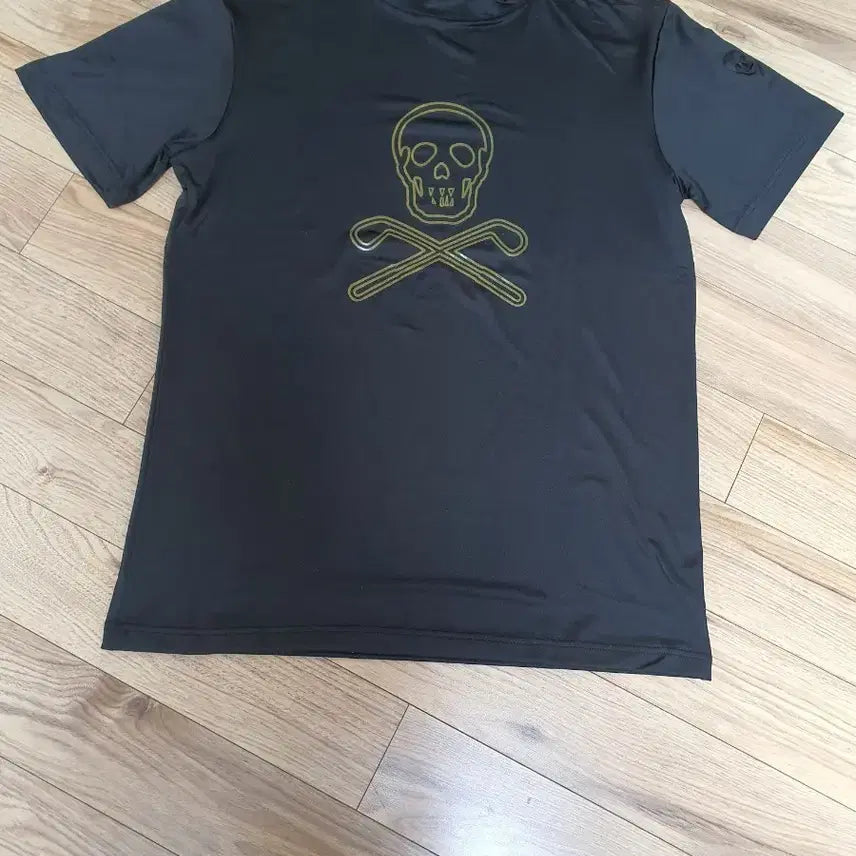 [BUNJANG] Mark &ロナ Golf Wear Skull Logo Cold-Feel Short-Sleeve T-Shirt / 마크앤로나 골프웨어 반팔티 블랙 냉감 티셔츠 (95)
