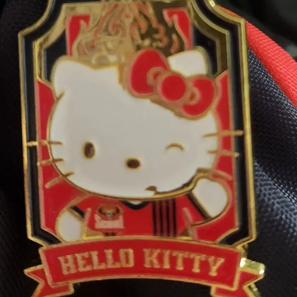 [BUNJANG] FC Seoul x Sanrio Hello Kitty Collaboration Badge / 2024 FC서울 산리오 헬로키티 콜라보 뱃지