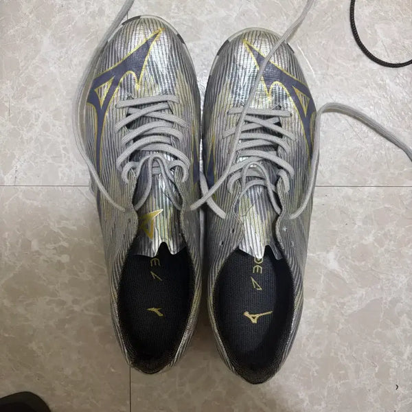 [BUNJANG] Mizuno Alpha 2 Futsal Shoes - Size 255 / 미즈노 풋살화 255