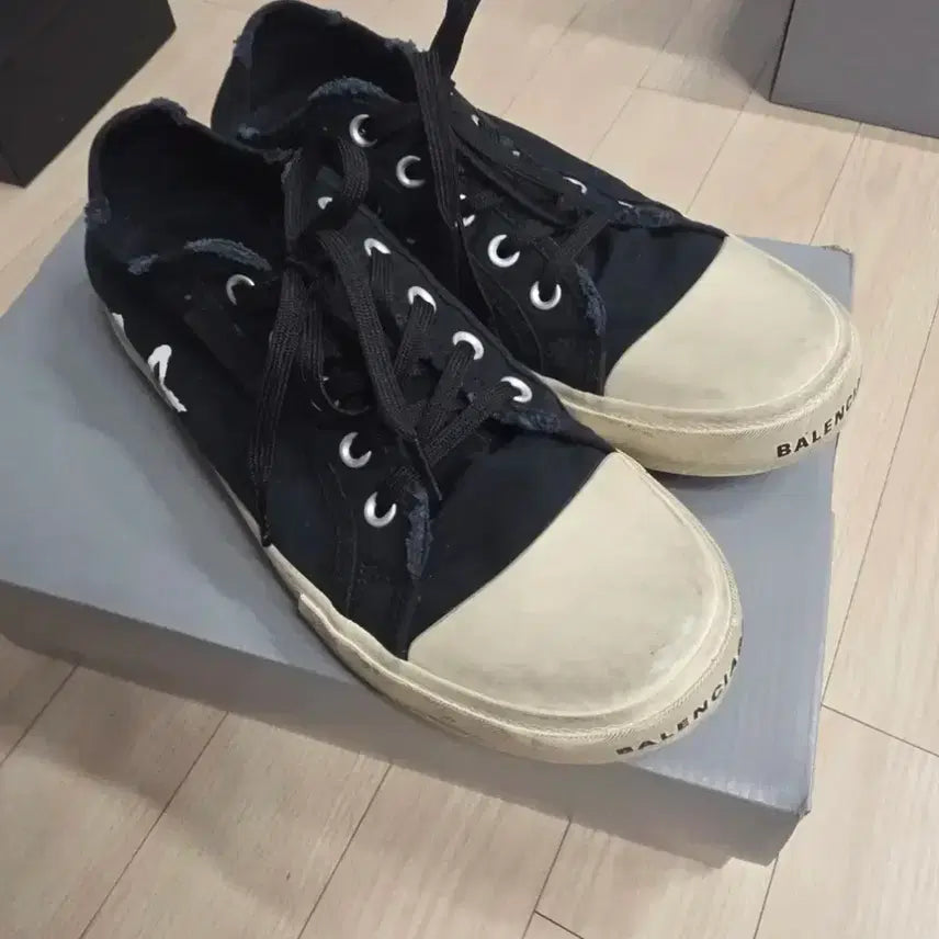 [BUNJANG] Balenciaga Paris Sneakers Size 42 / 발렌시아가 파리 42