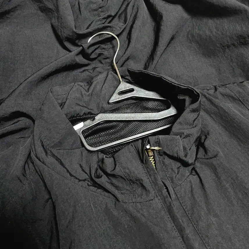 [BUNJANG] COEUR TAIL Drawstring Windbreaker Jacket Black M / 쿠어 테일 드로스트링 윈드브레이커 바람막이 블랙 M