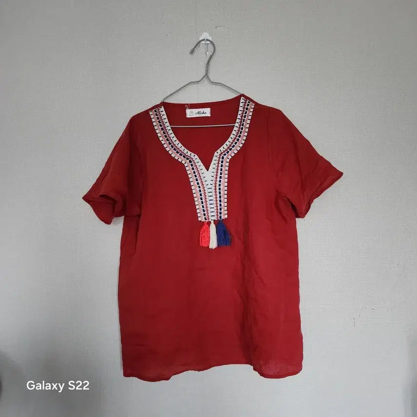 [BUNJANG] Liren V-Neck Embroidered Shirt Red / 리렌브이넥 자수 셔츠 레드