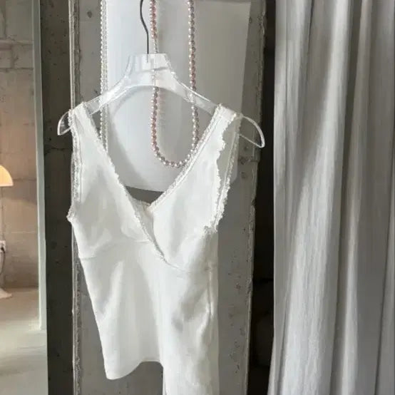 [BUNJANG] Pipin Shop Sleeveless Frill Tank Top / 피핀샵 슬리브리스 프릴 나시 (현재품절상품)