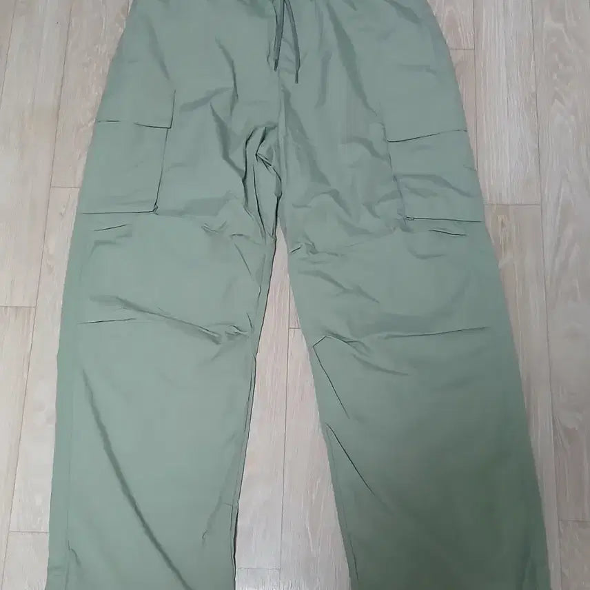 [BUNJANG] Code Gráfy Nylon Parachute Pants Light Khaki M / (새제품) 무신사 코드그라피 M 라이트카키 나일론 파라슈트 팬츠