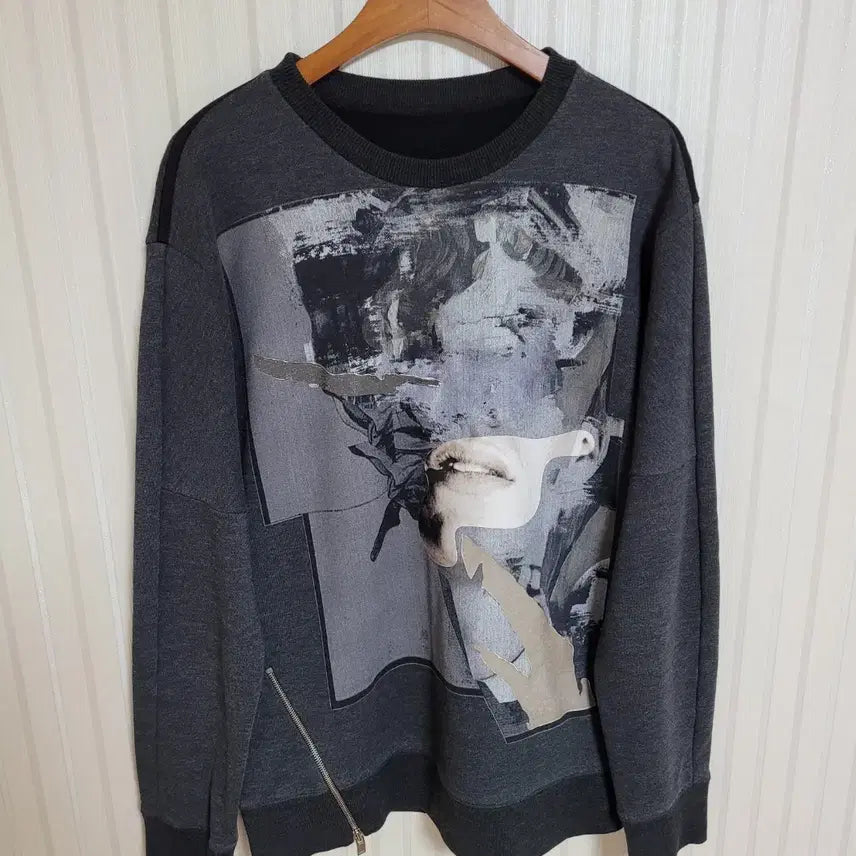 [BUNJANG] System Homme Charcoal Zipper Printing Sweatshirt / [100] 시스템옴므 차콜 지퍼 프린팅 맨투맨