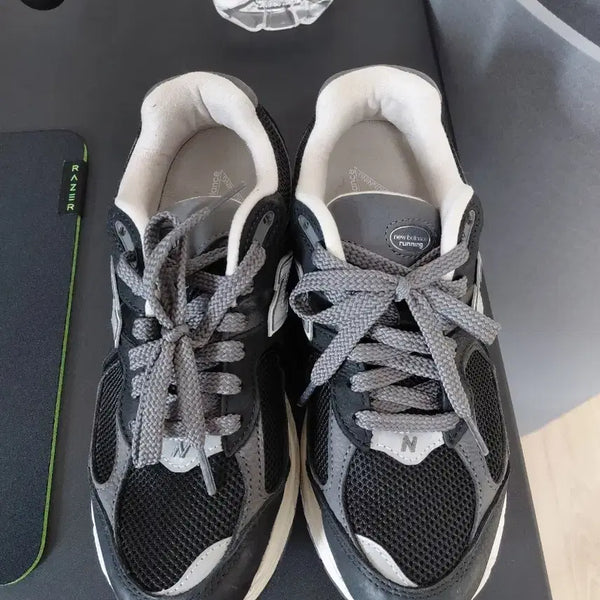 [BUNJANG] New Balance 2002R Premium Vintage Black Sneakers / 뉴발란스 2002R 새신발