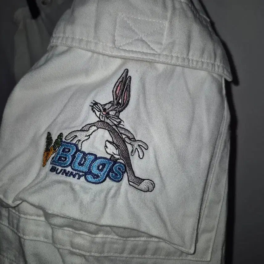 [BUNJANG] Looney Tunes Bugs Bunny Embroidered White Shirt Size 28 / 벅스 버니 자수 흰색 셔츠 28