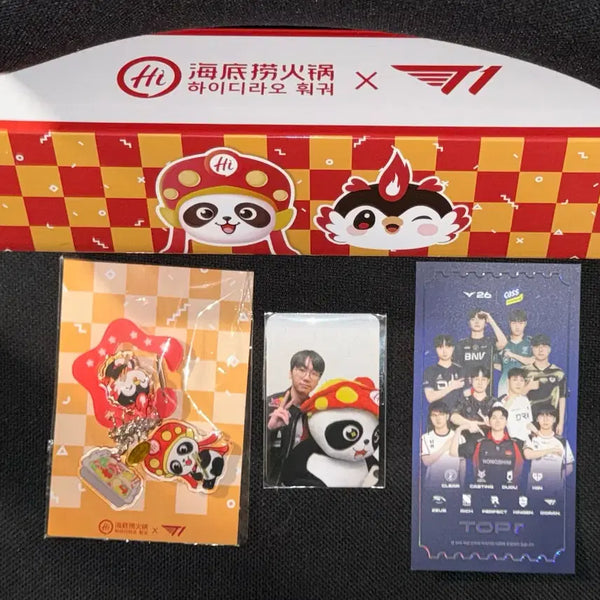 [BUNJANG] T1 Doran Haidilao Photocard Bundle Set with Arti Mousepad, Keyring, and Ticket / [일괄] T1 도란 하이디라오 포카 + 아티 마우스패드 + 키링 + 티켓