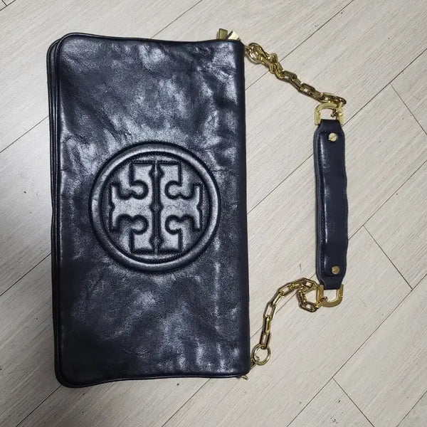 [BUNJANG] Tory Burch Black Leather Gold Logo Clutch Bag / 토리버치 고급가죽  블랙 금장 로고 가죽 클러치백