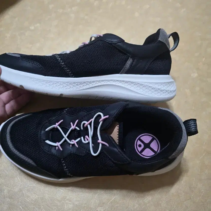 [BUNJANG] Hush Puppies Women's Lightweight Sneakers / 허쉬파피 스니커즈 운동화