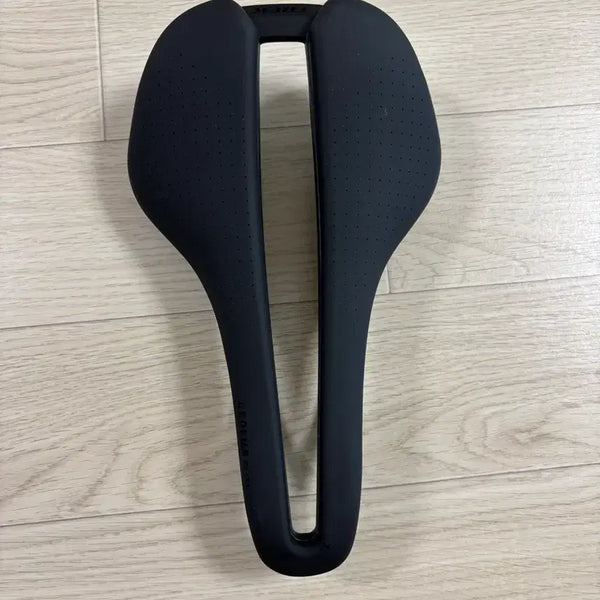 [BUNJANG] Trek Aeolus Elite Bicycle Saddle 145mm Black / 트렉 에올루스 엘리트 자전거 안장 145mm 블랙 로드 자전거 안장
