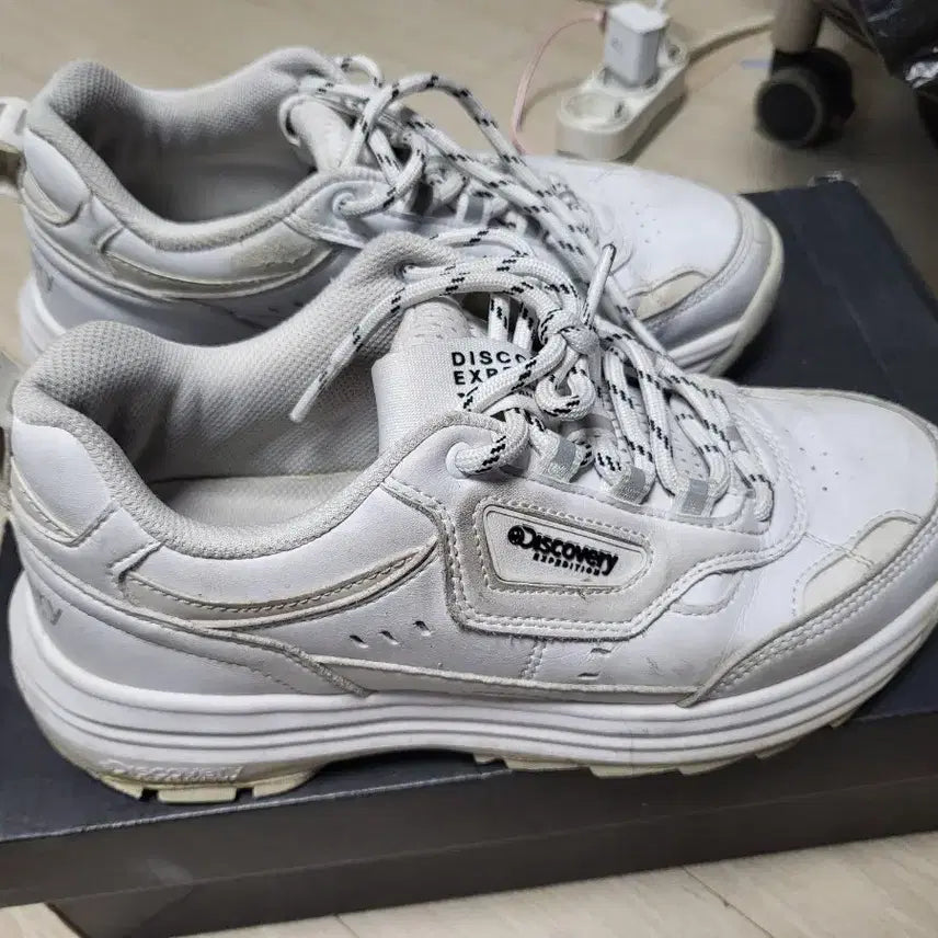 [BUNJANG] Discovery White Sneakers US 7 / 디스커버리 운동화 화이트 240mm 상태매우좋음