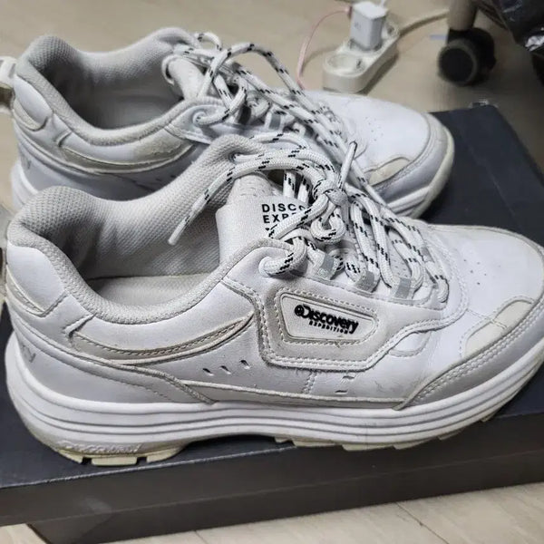 [BUNJANG] Discovery White Sneakers US 7 / 디스커버리 운동화 화이트 240mm 상태매우좋음