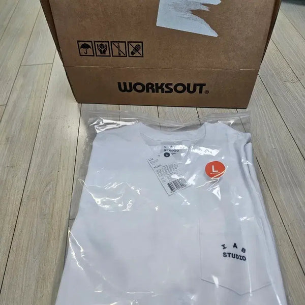 [BUNJANG] IAB Studio Pocket T-Shirt White L / 아이앱 반팔 포켓 티셔츠 화이트 L