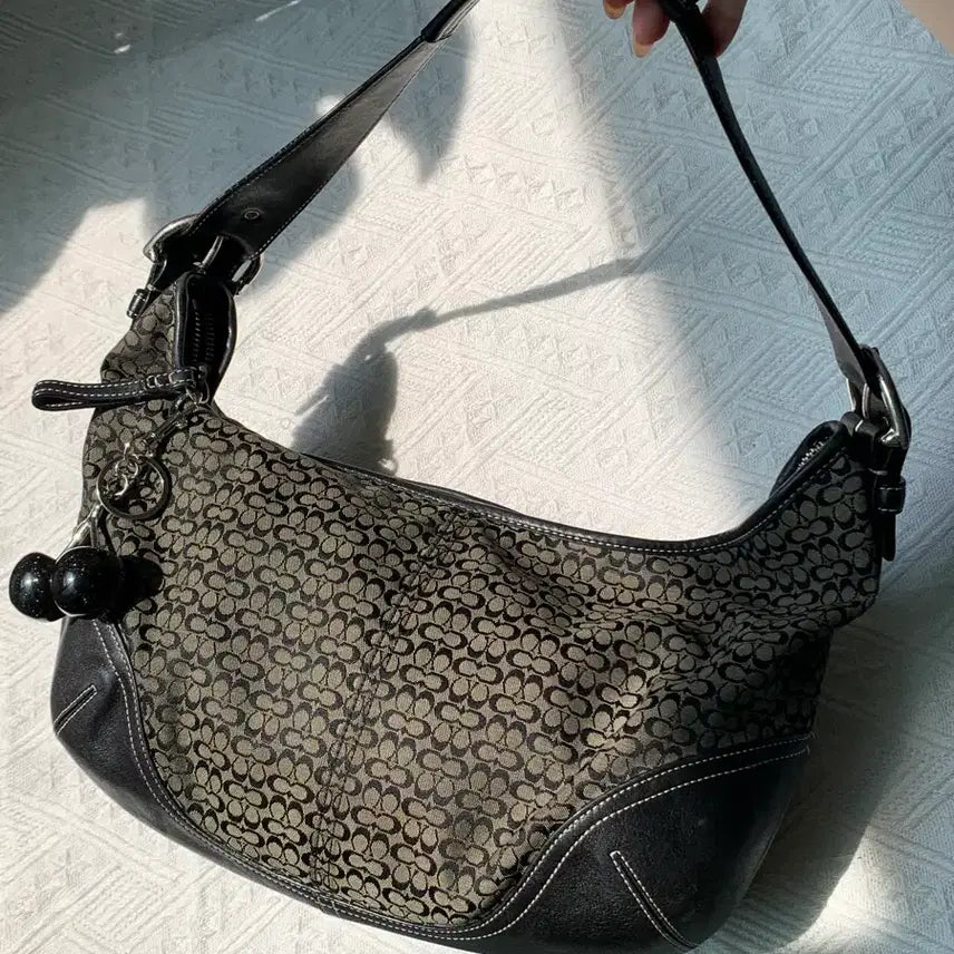 [BUNJANG] Coach Signature Hobo Shoulder Bag / Coach 시그니처 블랙 호보 숄더백