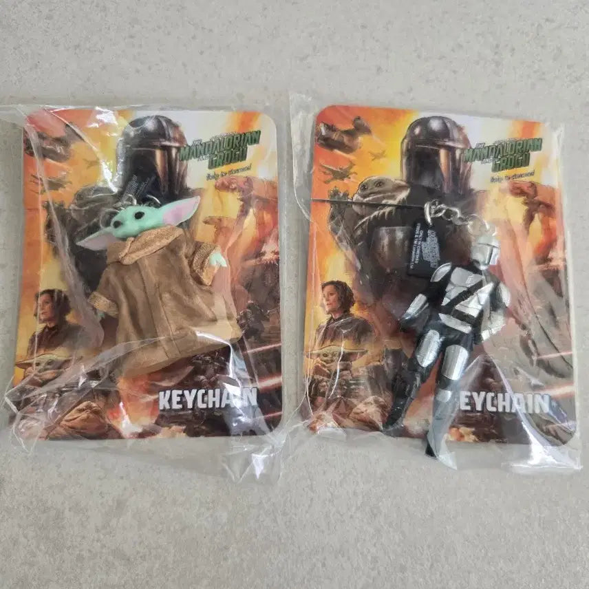 [BUNJANG] The Mandalorian Grogu & Mandalorian Character Keychain Set / 만달로리안 캐릭터 키링 (그로구/만달로리안)