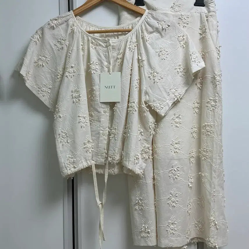 [BUNJANG] Nutt Suzy Blouse & Anna Skirt Set / nutt suzy blouse / anna skirt 누트