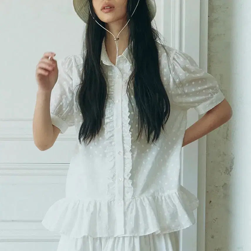 [BUNJANG] Cookiesh Ruffle Short Sleeve Blouse Flower Embroidery / 쿠키시 러플 반팔 블라우스 플라워 자수