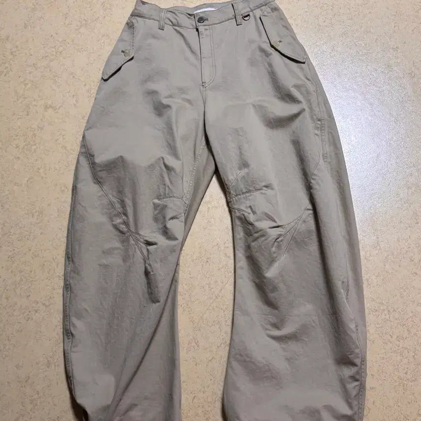 [BUNJANG] ARBAN Triple Leaf Curved Pants Beige Size 4 / 아르반 트리플 리프 커브드 팬츠 트리플 베이지 4사이즈