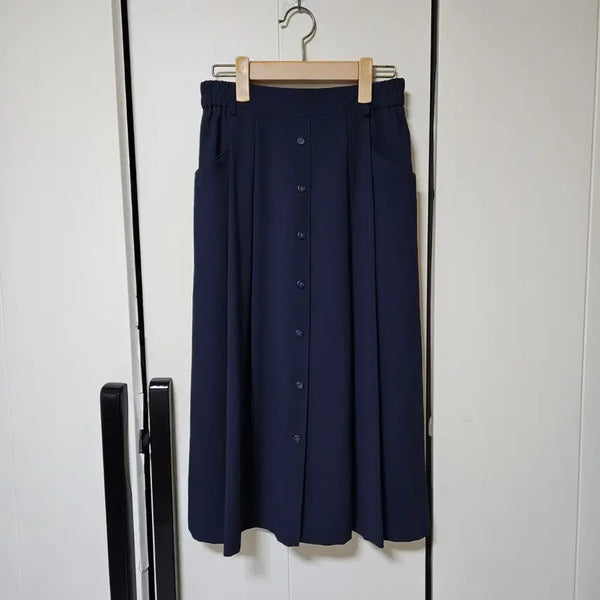 [BUNJANG] Deep Navy Button Pocket Long Pleated Skirt (Summer Fabric) / 고퀄 딥네이비 버튼 포켓 롱 플리츠 스커트(여름원단)
