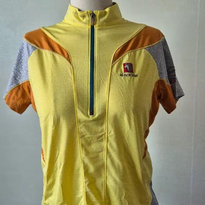 [BUNJANG] Black Yak Yellow Women's Zip-Up Short Sleeve T-Shirt / 블랙야크 여성 집업반팔 티셔츠90