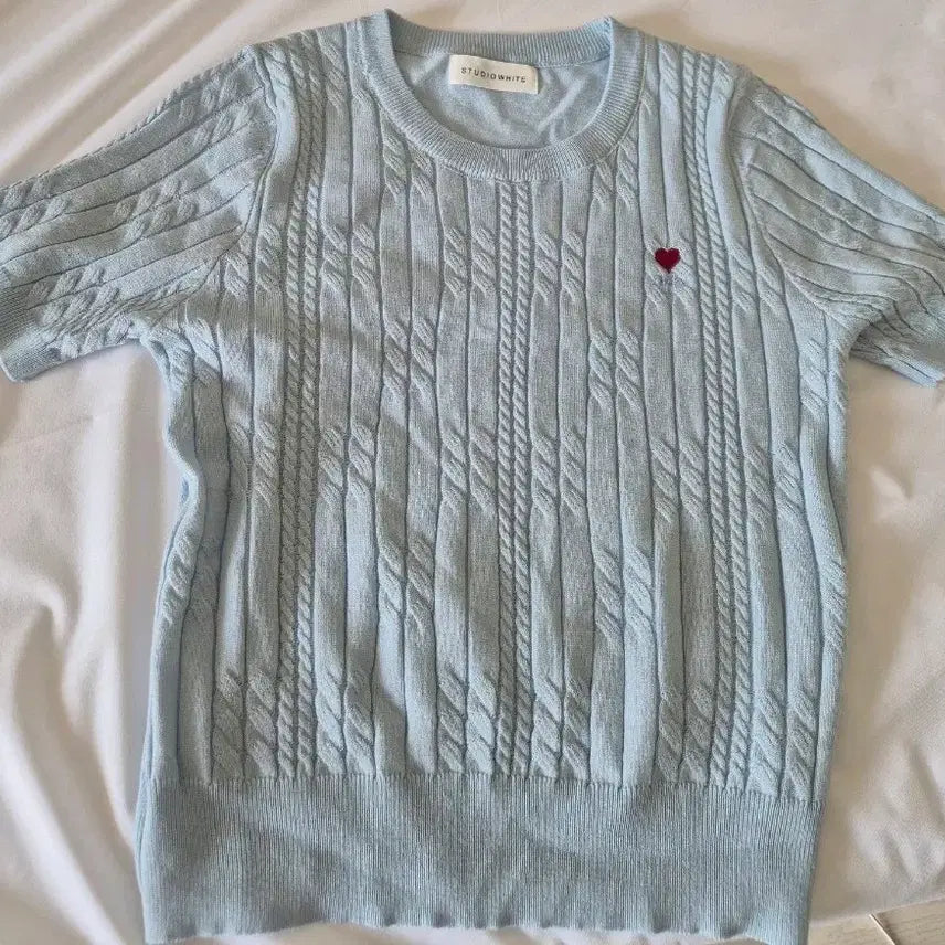[BUNJANG] Studio White Heart Embroidery Short Sleeve Knit / 스튜디오화이트 하트 자수 반팔 니트