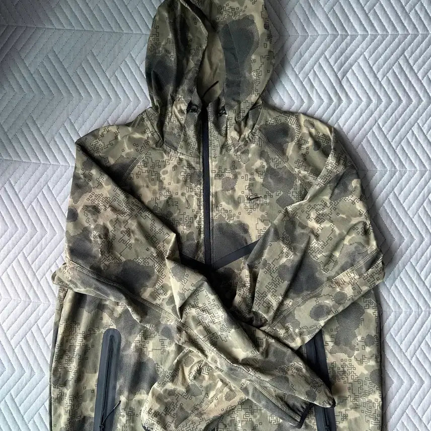 [BUNJANG] Nike Tech Dry-Fit Woven Camo Windrunner Jacket / 나이키 테크 드라이 핏 우븐 카모 윈드러너 재킷